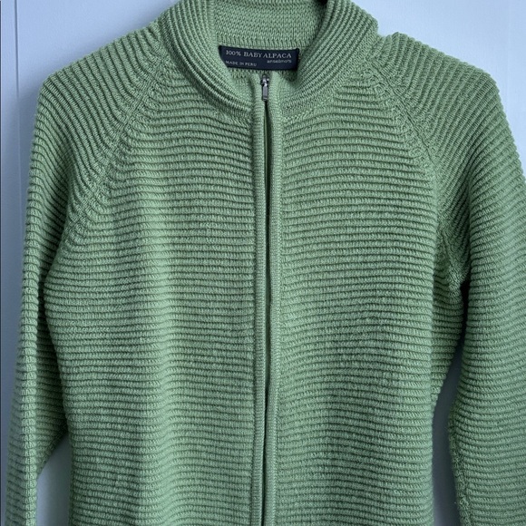 100% Baby Alpaca Women's Green Cardigan Sweater - Picture 4 of 7